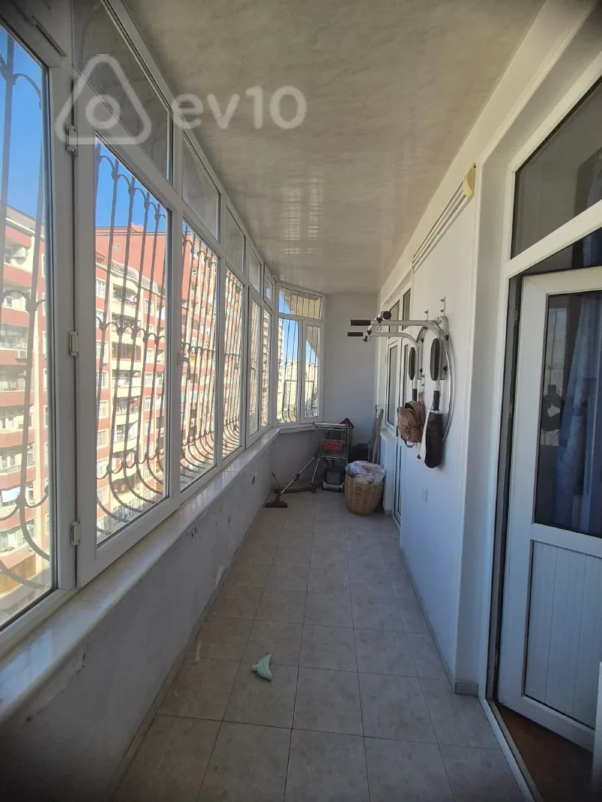 Kirayə verilir 3 otaqlı köhnə tikili 139 m²