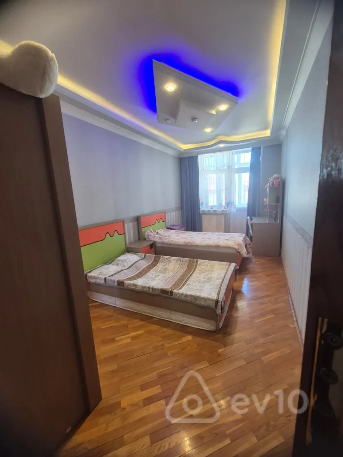 Kirayə verilir 3 otaqlı köhnə tikili 139 m²