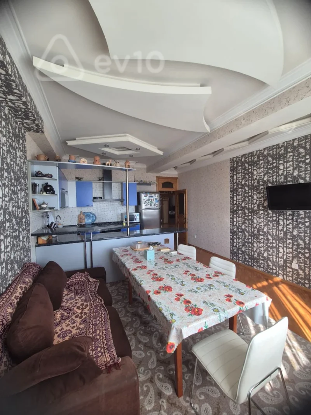 Kirayə verilir 3 otaqlı köhnə tikili 139 m²