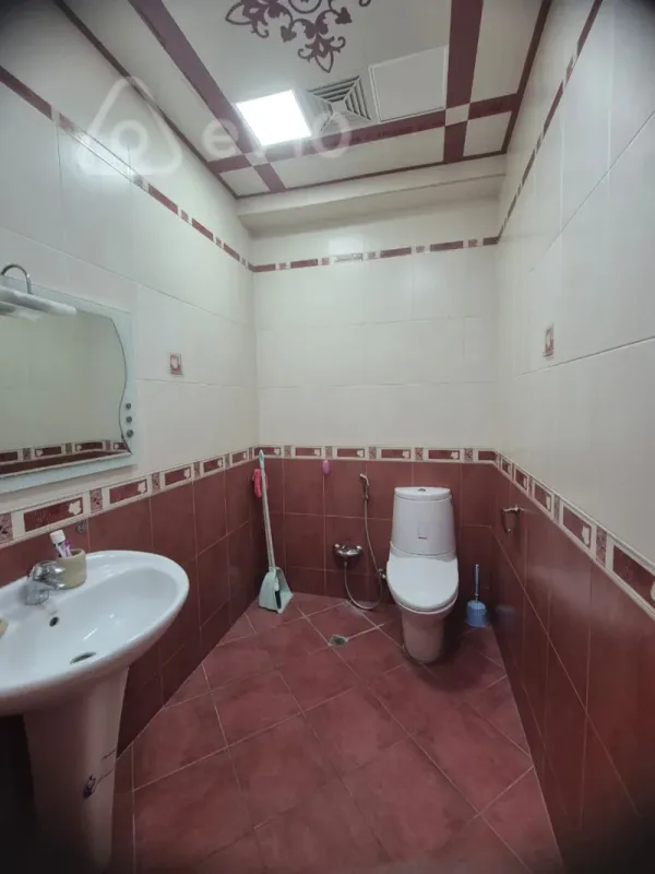 Kirayə verilir 3 otaqlı köhnə tikili 139 m²