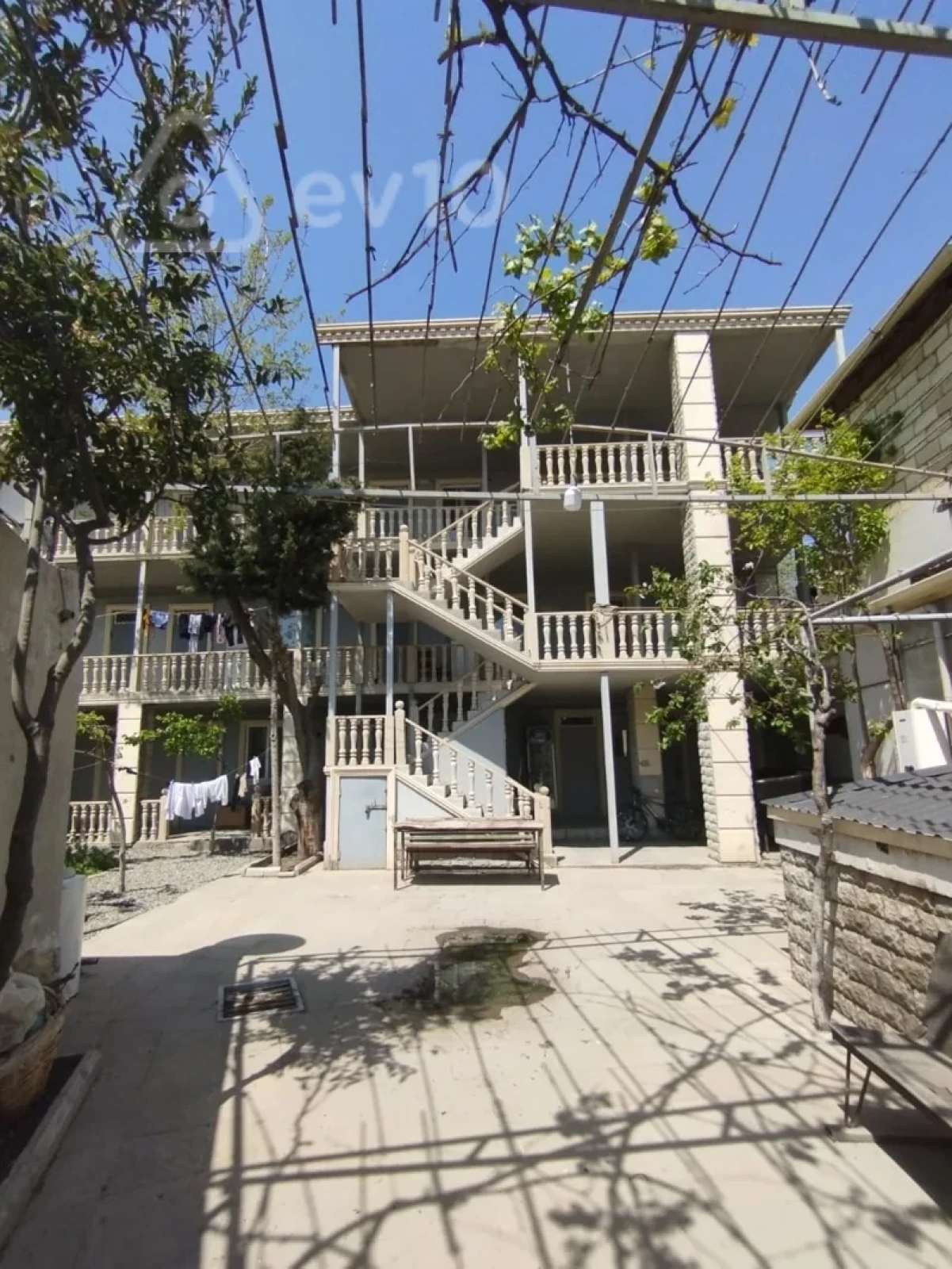 Satılır 16 otaqlı həyət evi 1000 m²