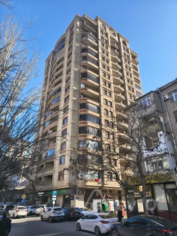 Satılır 4 otaqlı yeni tikili 175 m²