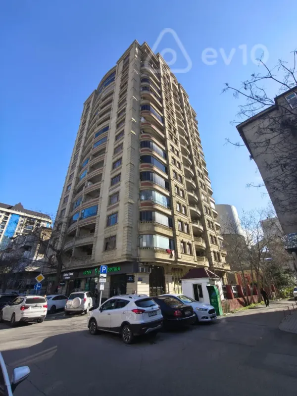 Satılır 4 otaqlı yeni tikili 175 m²