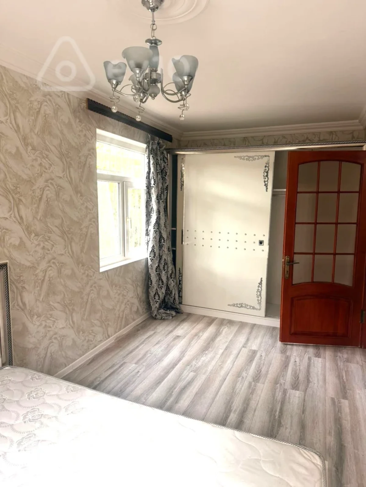 Kirayə verilir 2 otaqlı köhnə tikili 60 m²