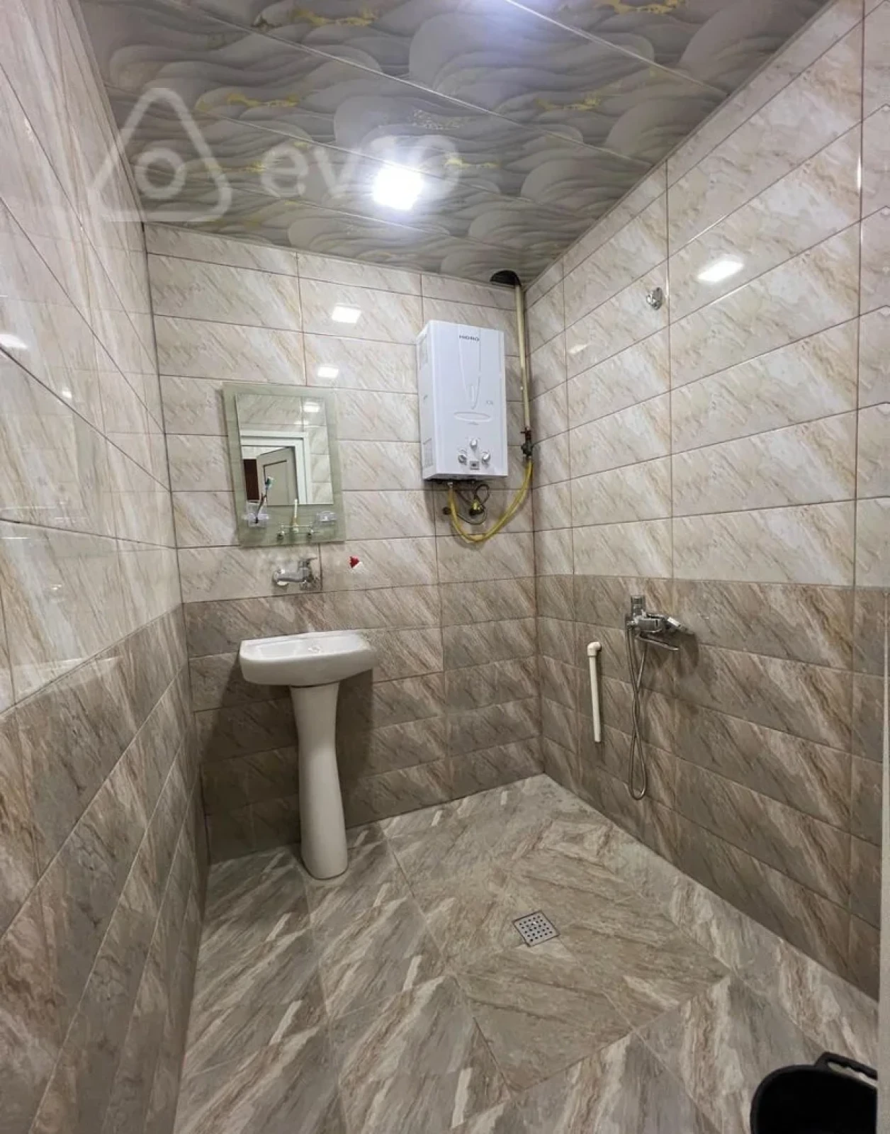 Satılır 2 otaqlı köhnə tikili 50 m²