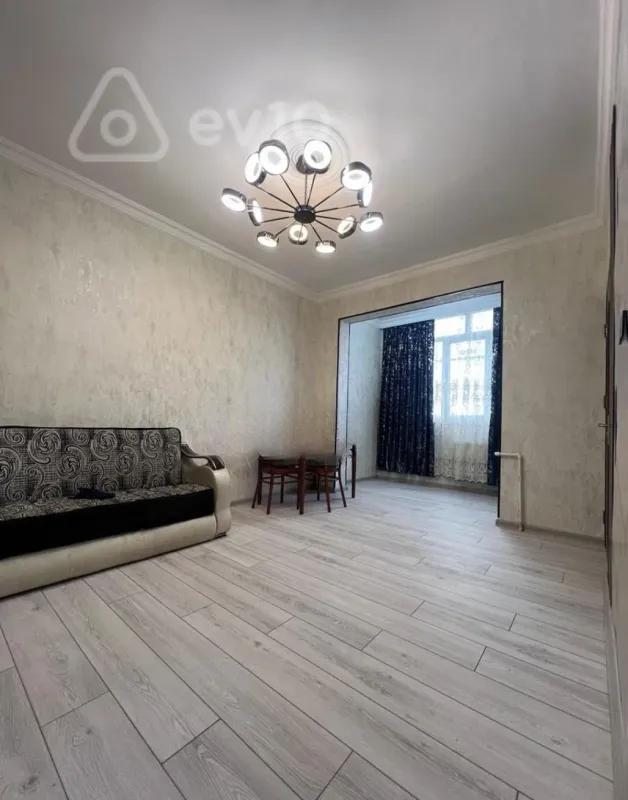 Satılır 2 otaqlı köhnə tikili 50 m²