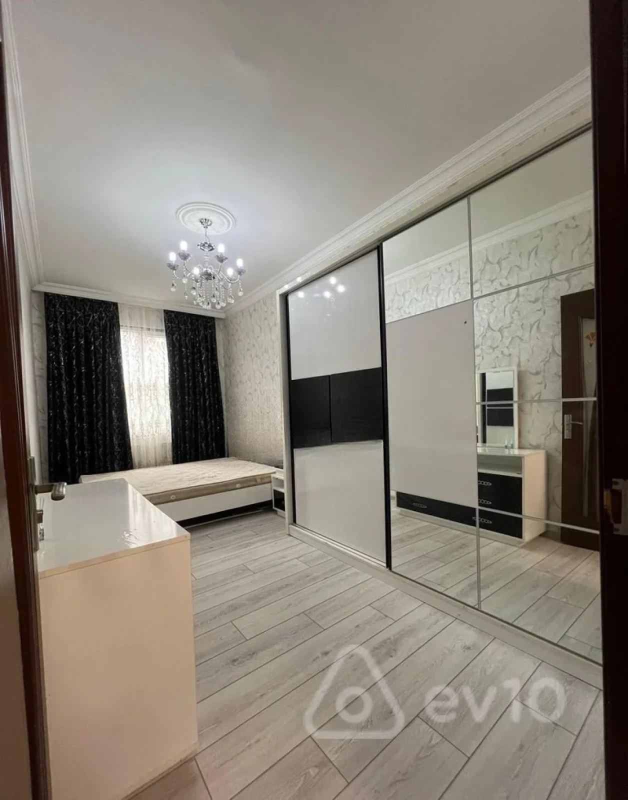 Satılır 2 otaqlı köhnə tikili 50 m²