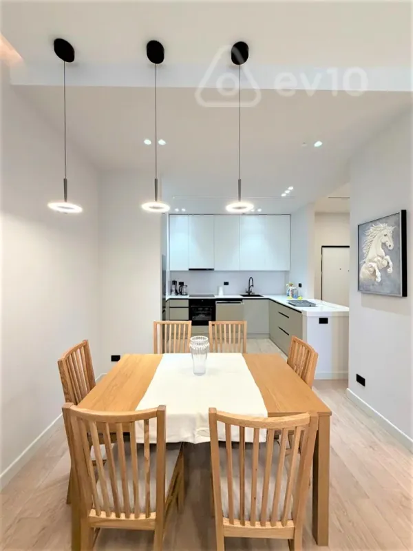 Kirayə verilir 3 otaqlı yeni tikili 120 m²