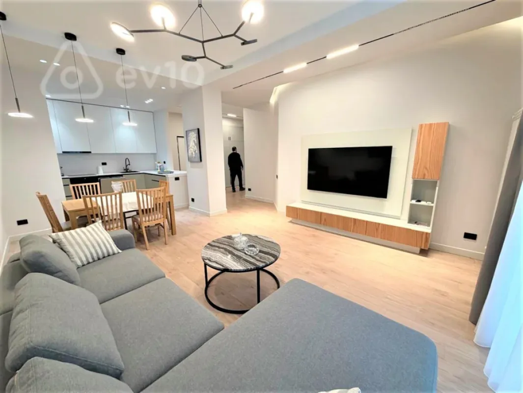 Kirayə verilir 3 otaqlı yeni tikili 120 m²