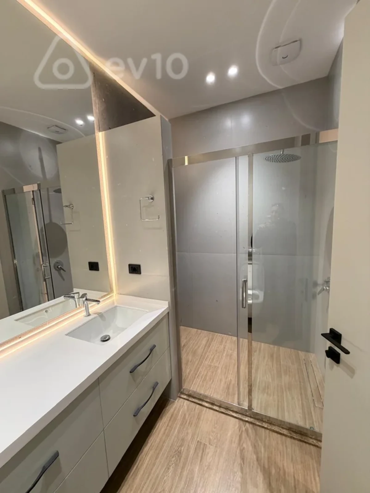 Kirayə verilir 3 otaqlı yeni tikili 120 m²