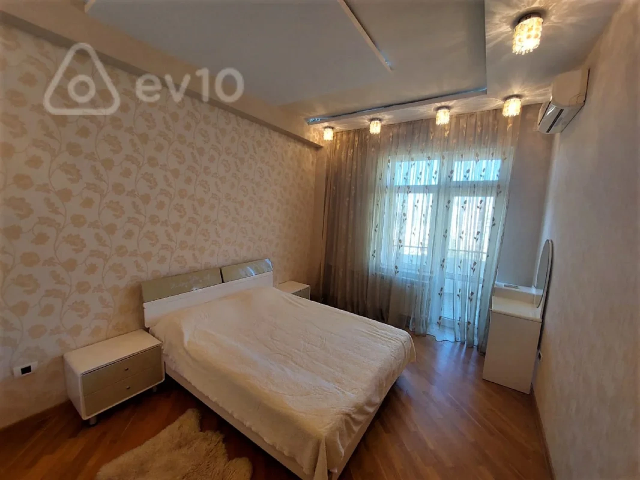 Kirayə verilir 3 otaqlı yeni tikili 150 m²