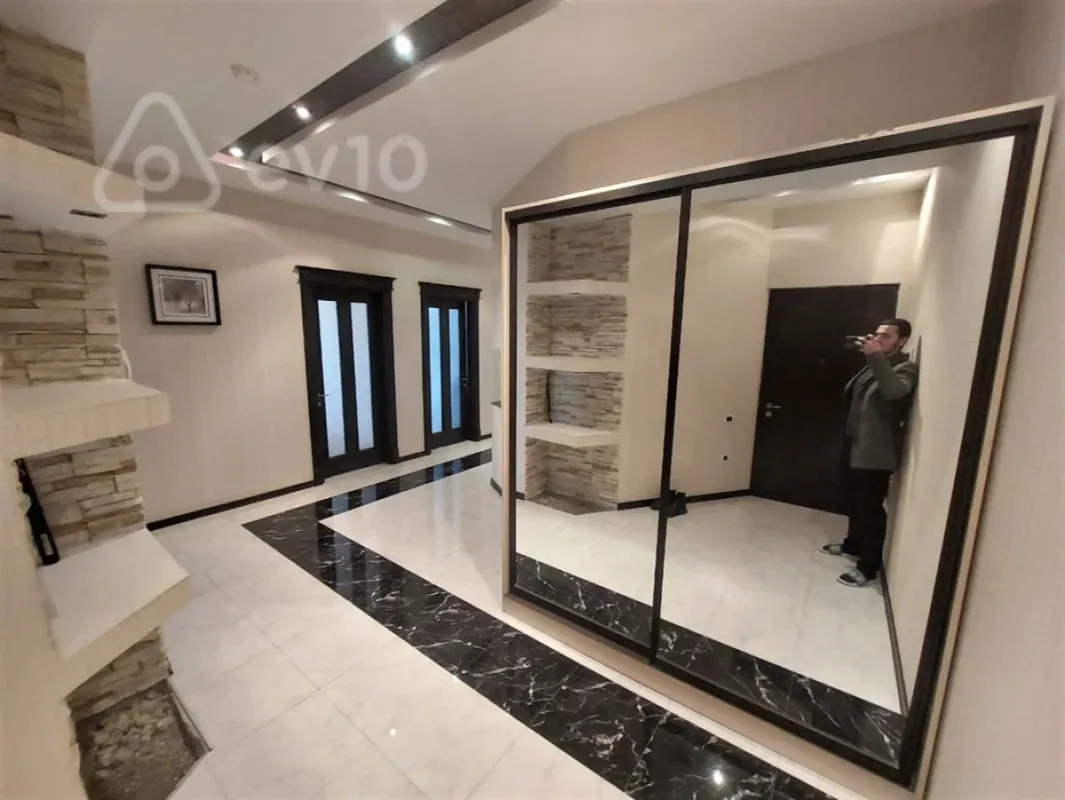 Kirayə verilir 3 otaqlı yeni tikili 150 m²