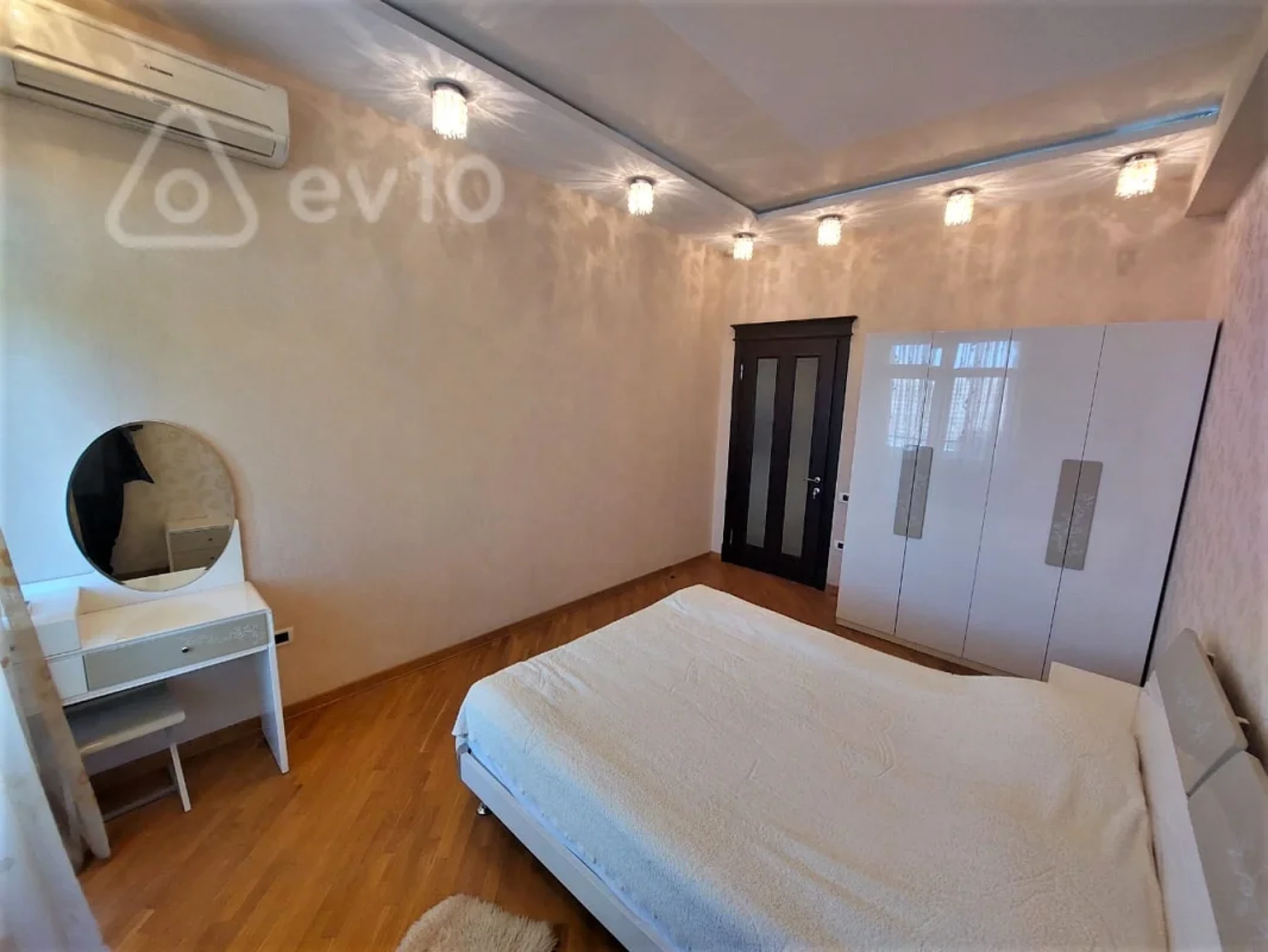 Kirayə verilir 3 otaqlı yeni tikili 150 m²