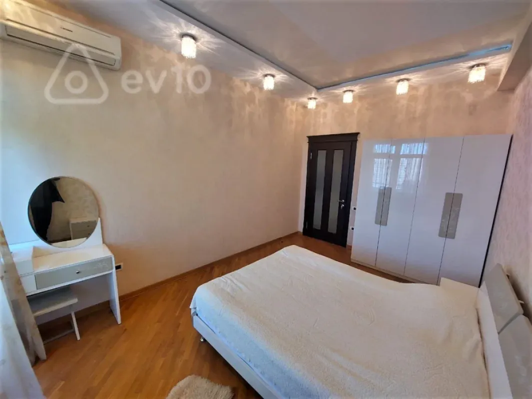 Kirayə verilir 3 otaqlı yeni tikili 150 m²