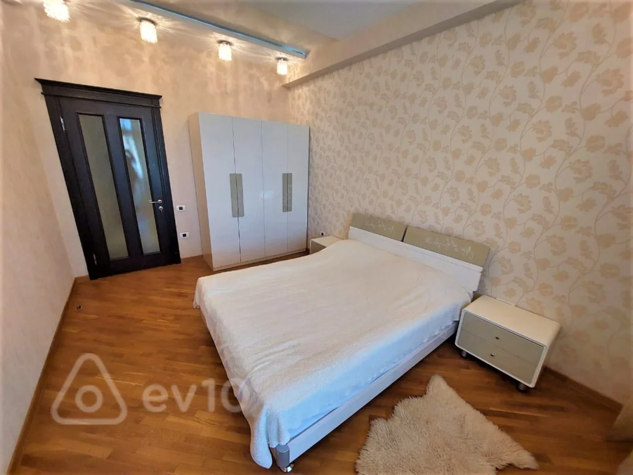 Kirayə verilir 3 otaqlı yeni tikili 150 m²