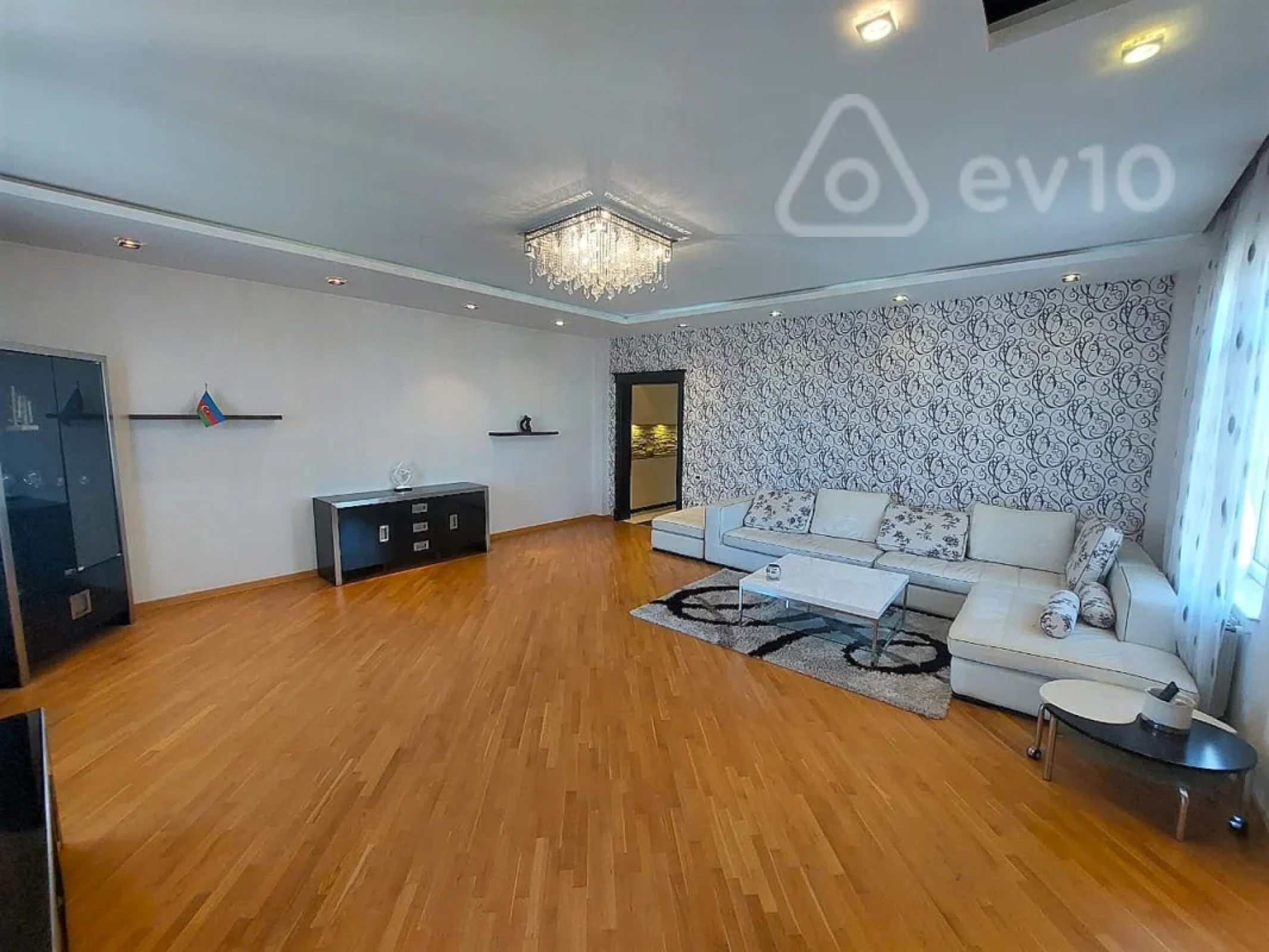 Kirayə verilir 3 otaqlı yeni tikili 150 m²