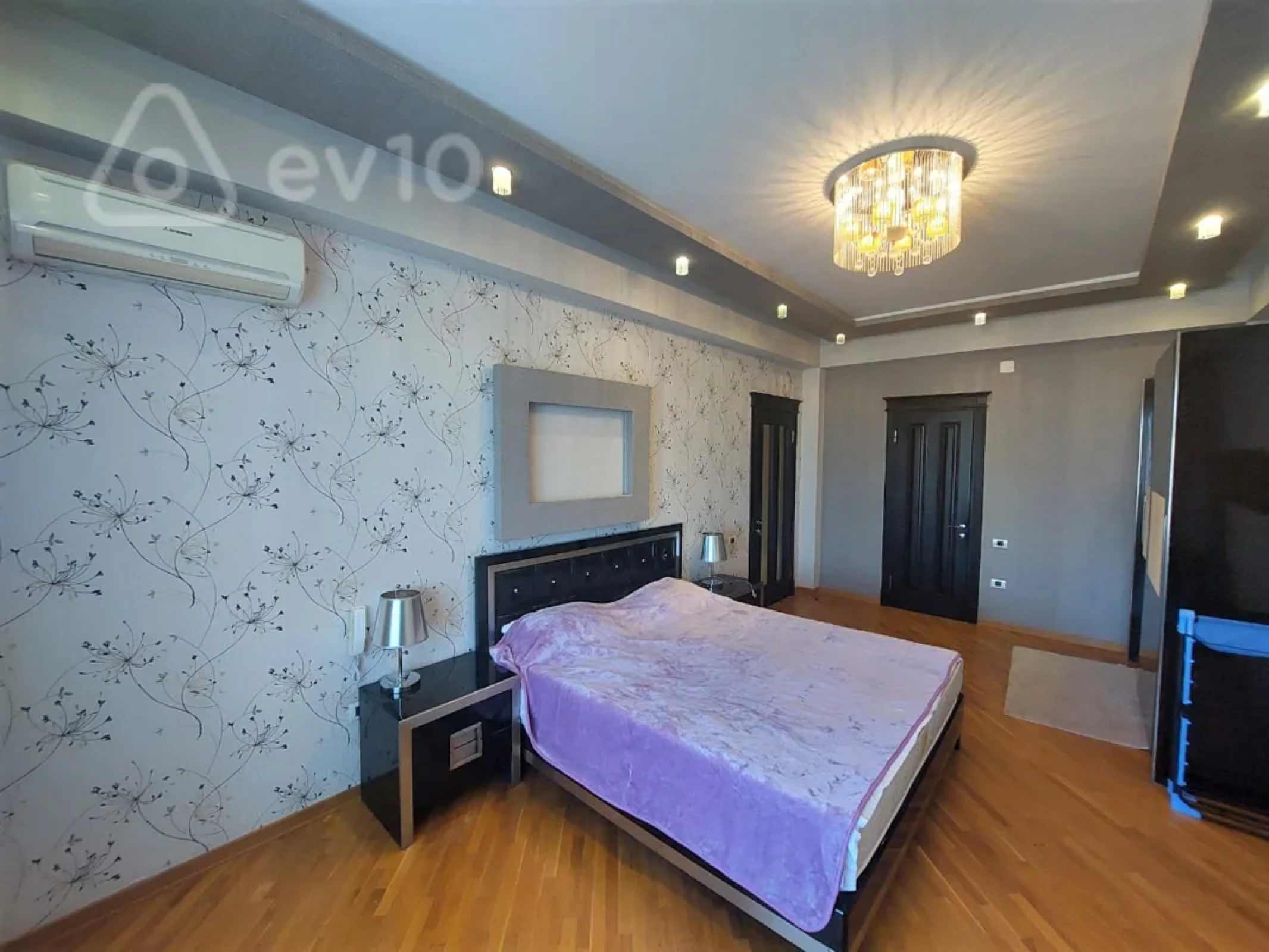 Kirayə verilir 3 otaqlı yeni tikili 150 m²
