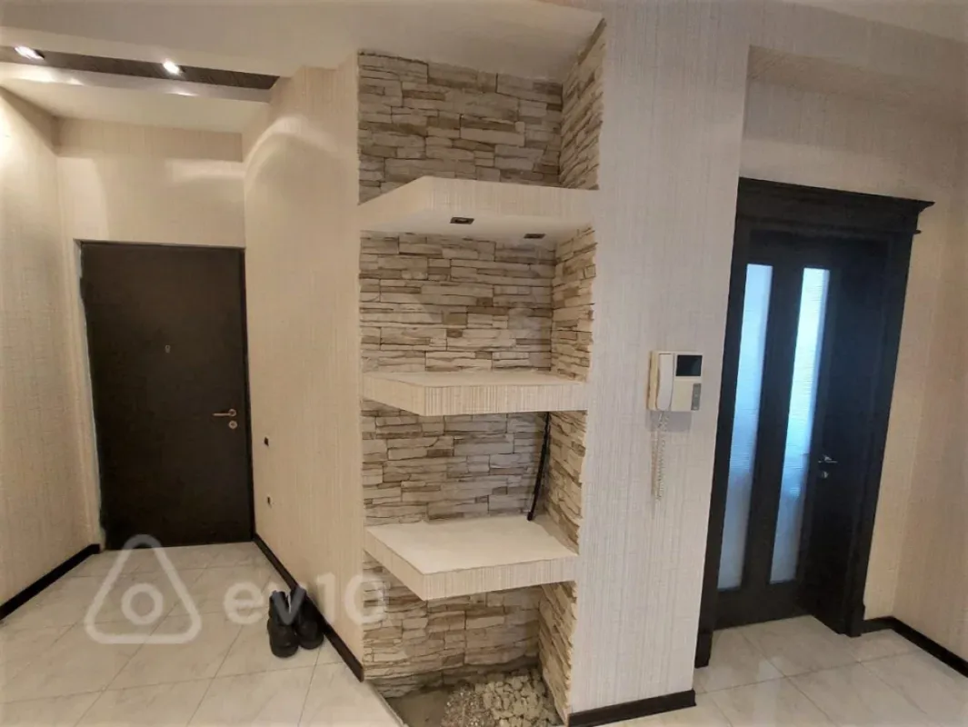 Kirayə verilir 3 otaqlı yeni tikili 150 m²