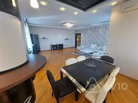 Kirayə verilir 3 otaqlı yeni tikili 150 m²
