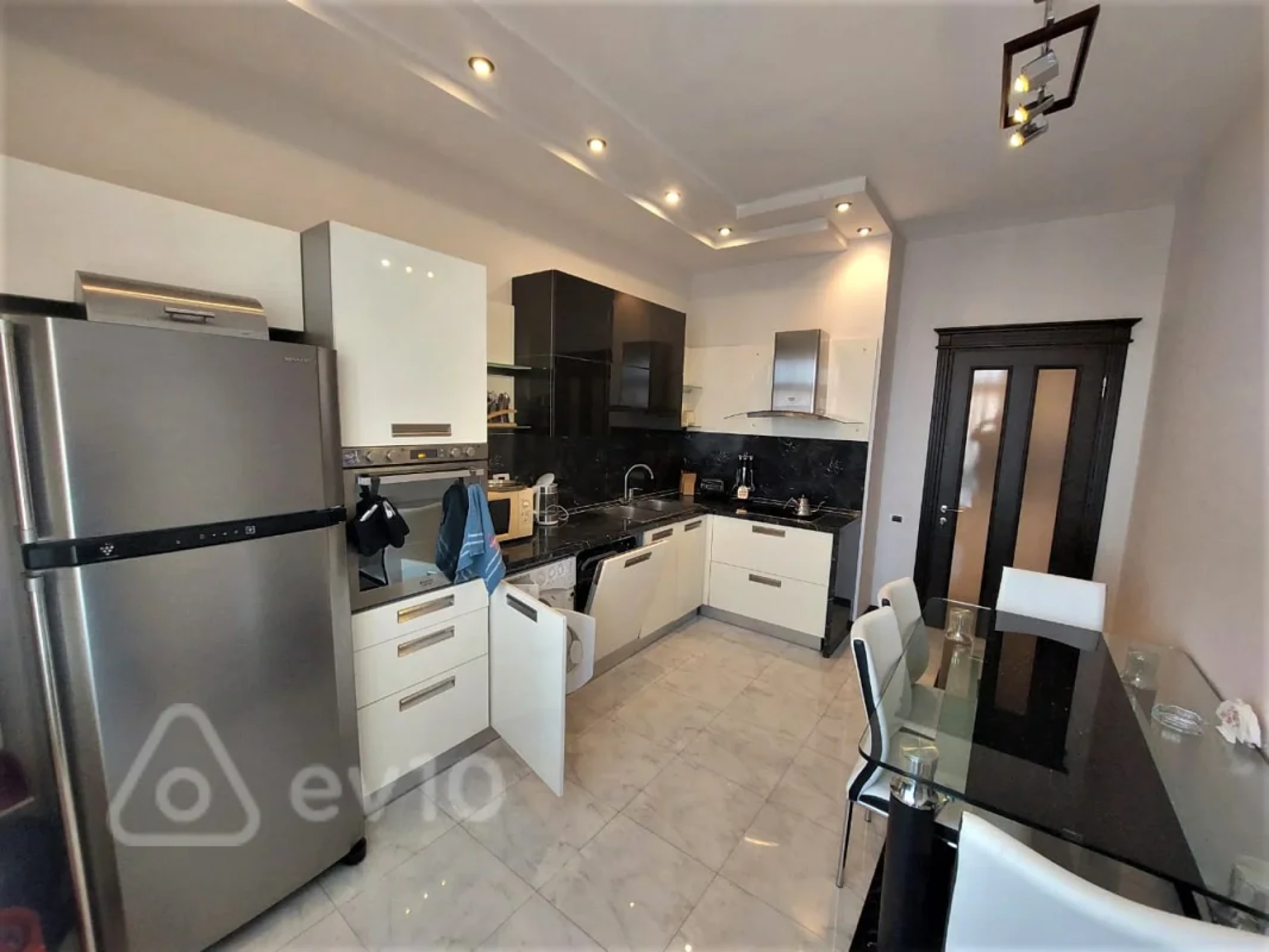 Kirayə verilir 3 otaqlı yeni tikili 150 m²