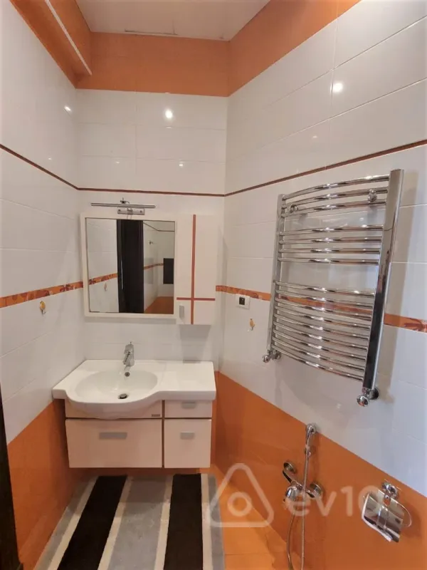 Kirayə verilir 3 otaqlı yeni tikili 150 m²