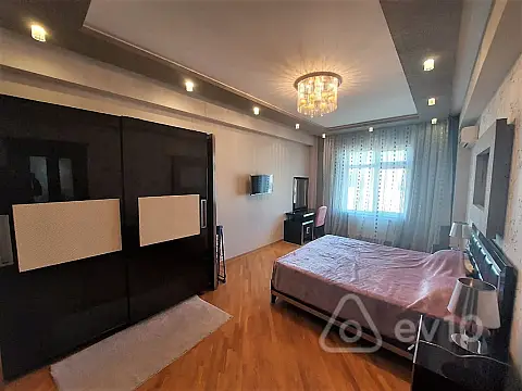 Kirayə verilir 3 otaqlı yeni tikili 150 m²
