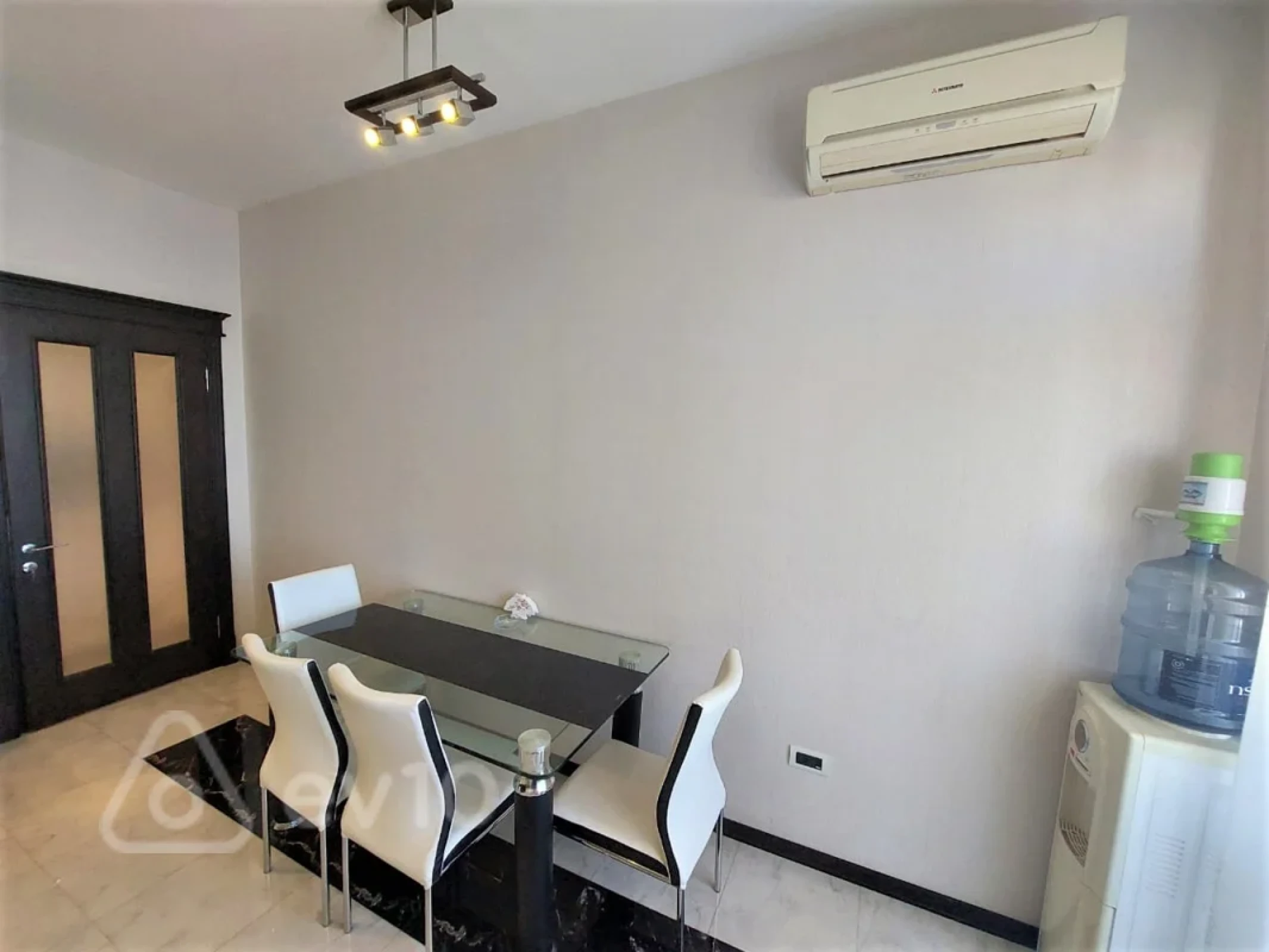 Kirayə verilir 3 otaqlı yeni tikili 150 m²