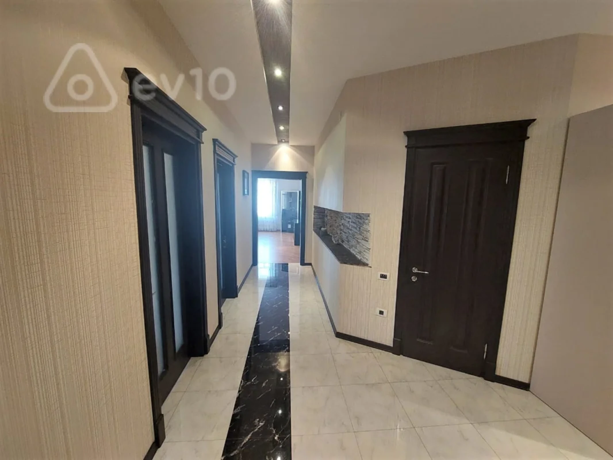 Kirayə verilir 3 otaqlı yeni tikili 150 m²