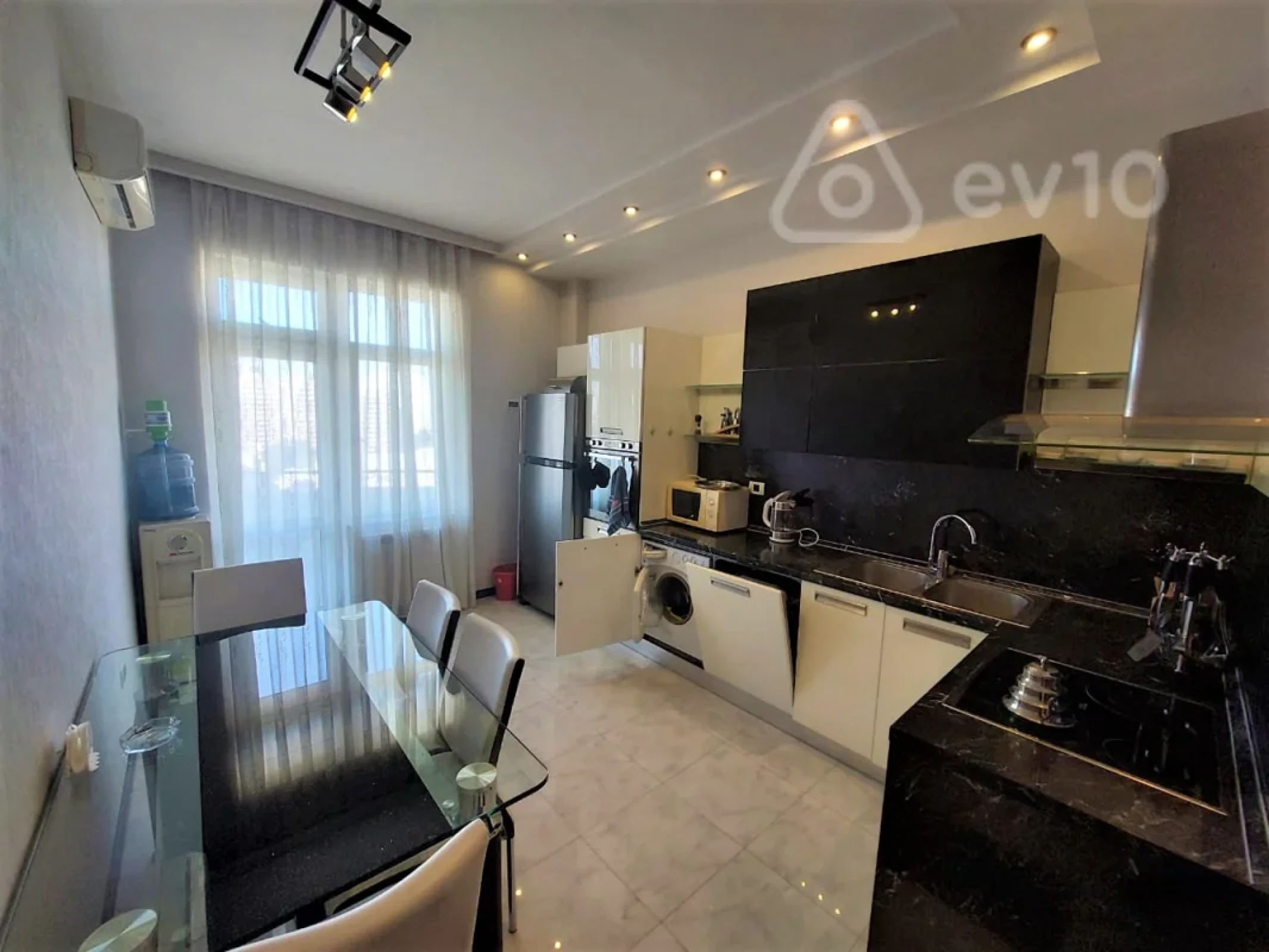 Kirayə verilir 3 otaqlı yeni tikili 150 m²