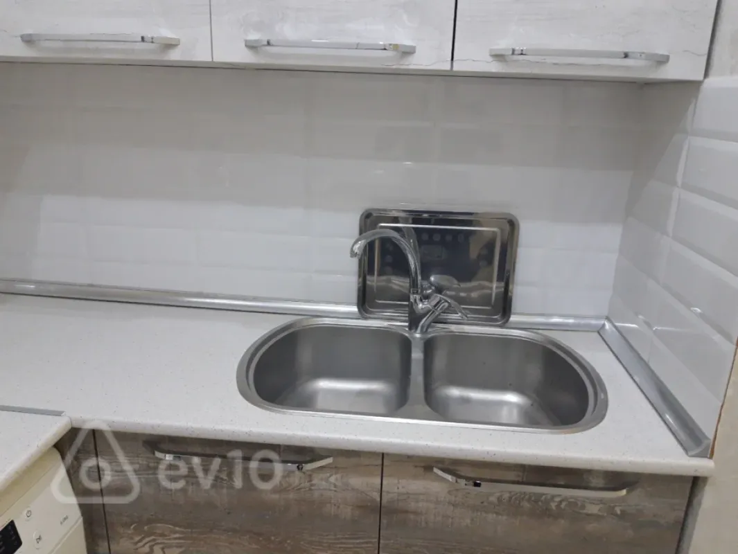 Kirayə verilir 2 otaqlı yeni tikili 70 m²