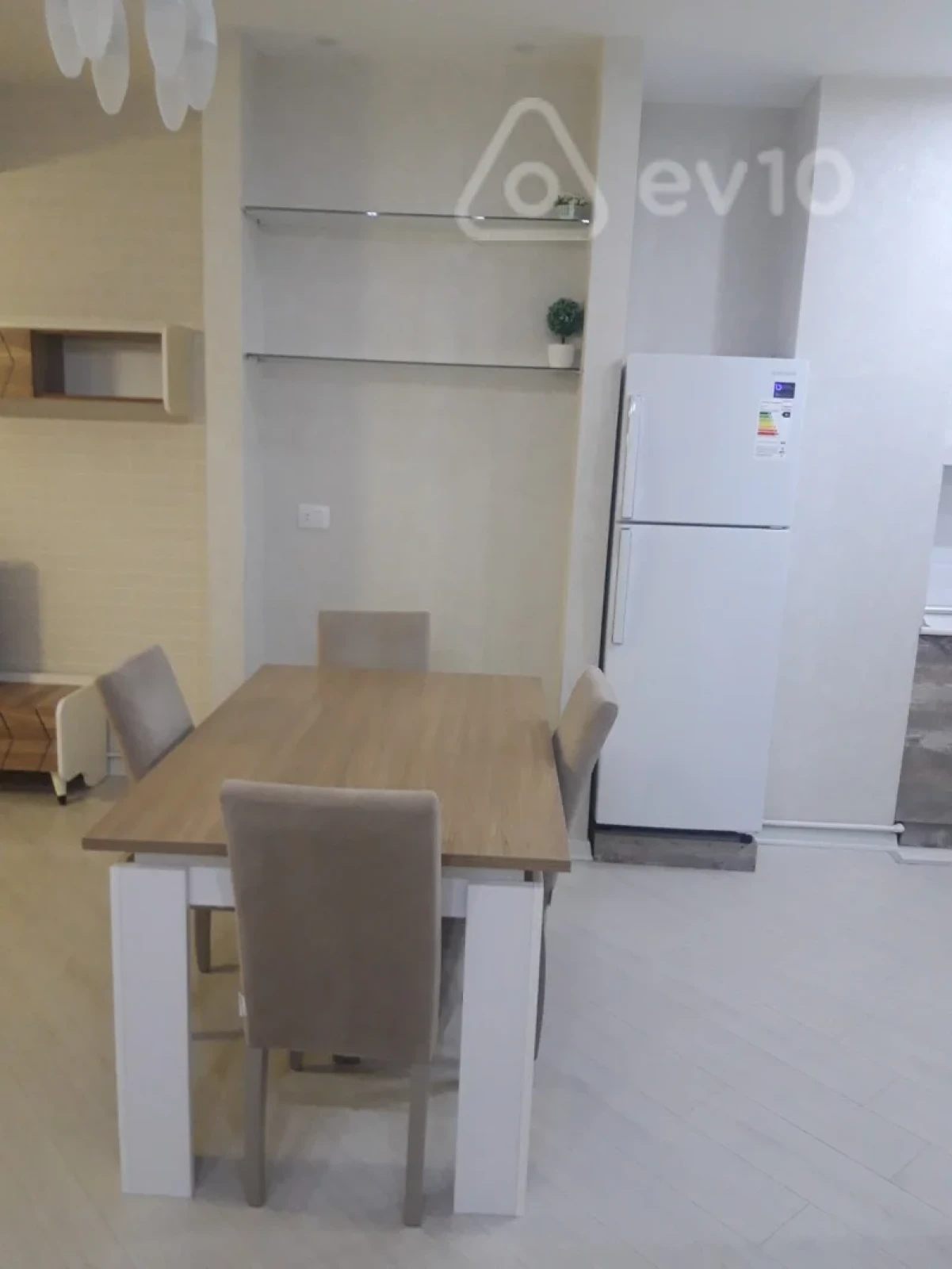 Kirayə verilir 2 otaqlı yeni tikili 70 m²