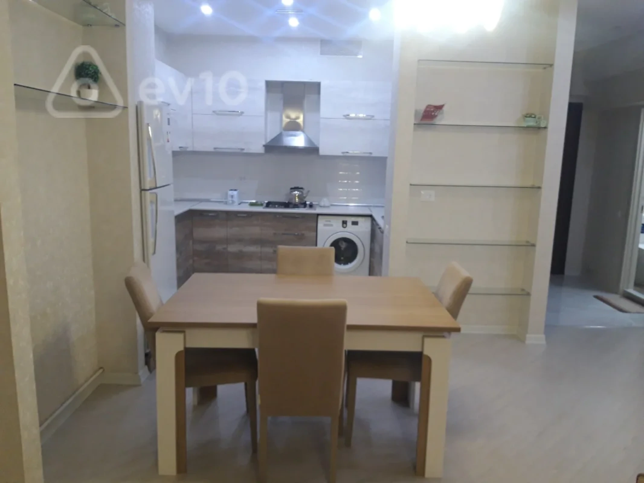 Kirayə verilir 2 otaqlı yeni tikili 70 m²