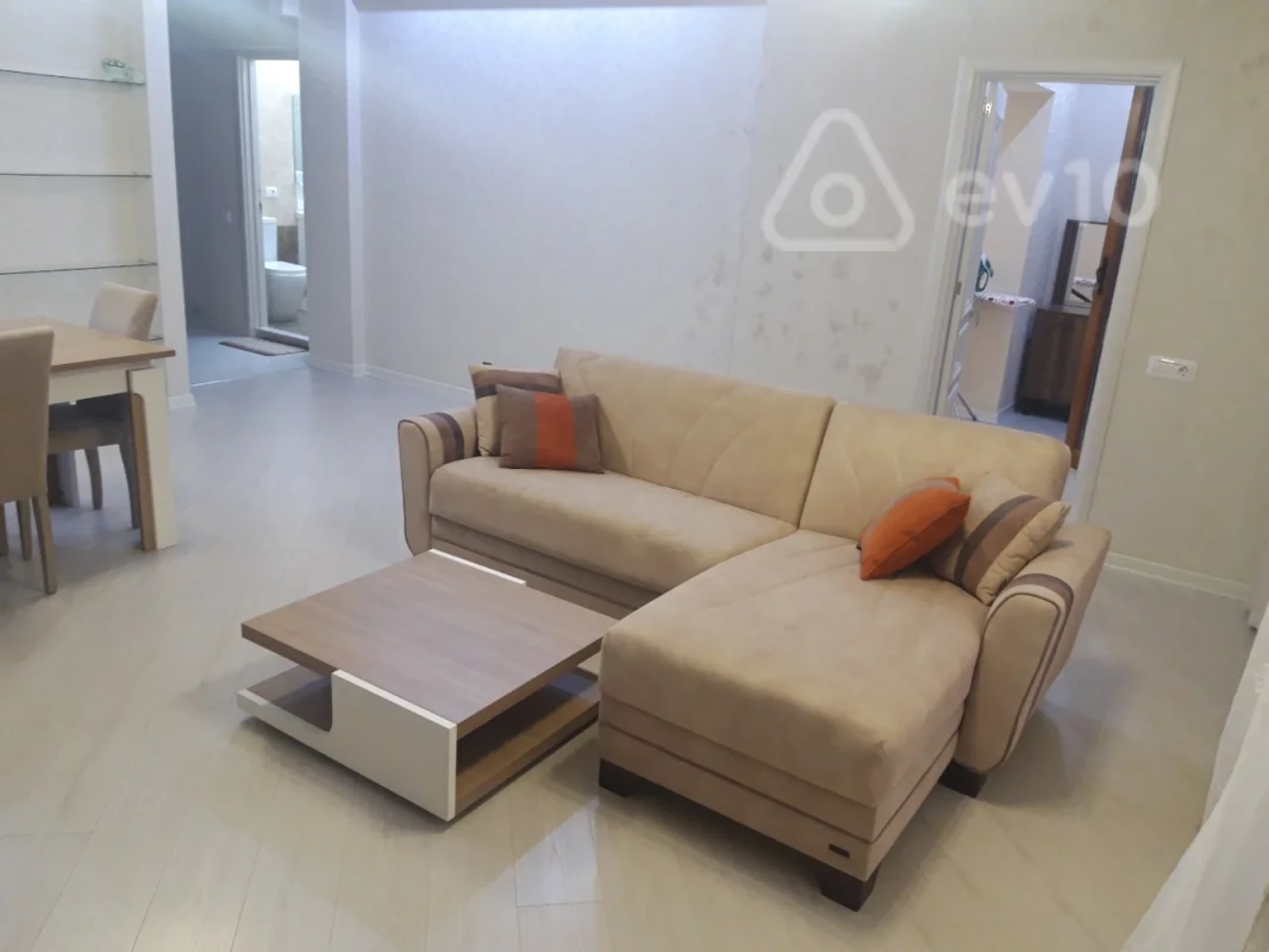 Kirayə verilir 2 otaqlı yeni tikili 70 m²
