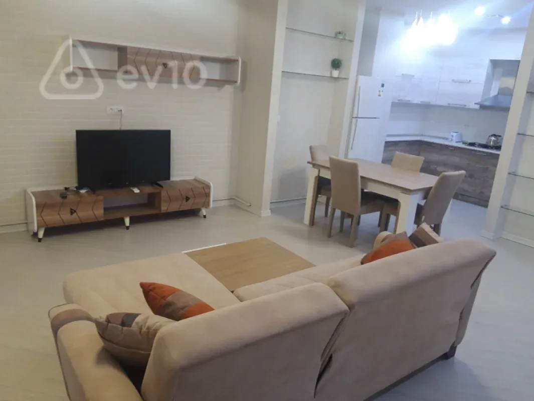 Kirayə verilir 2 otaqlı yeni tikili 70 m²