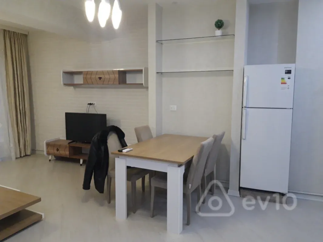 Kirayə verilir 2 otaqlı yeni tikili 70 m²