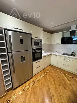 Kirayə verilir 3 otaqlı yeni tikili 135 m²