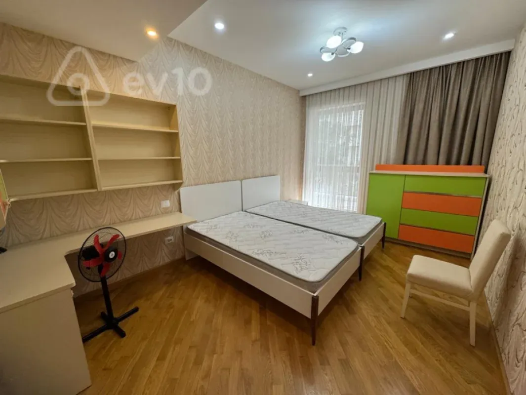 Kirayə verilir 3 otaqlı yeni tikili 135 m²