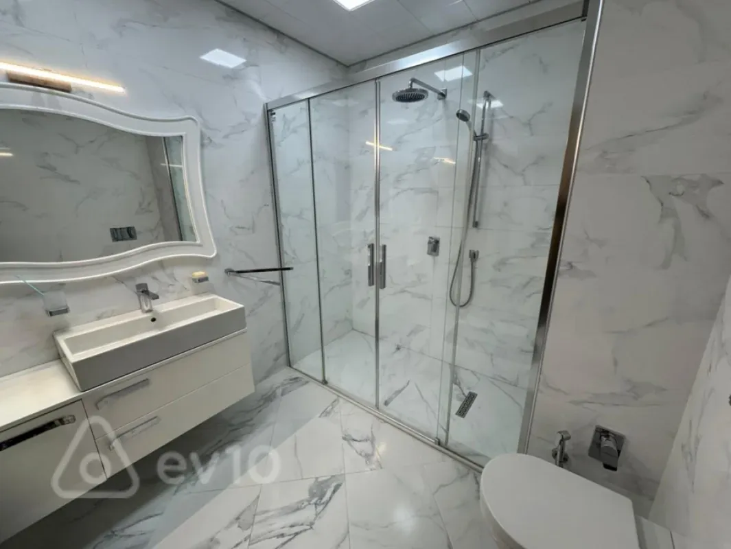 Kirayə verilir 3 otaqlı yeni tikili 135 m²