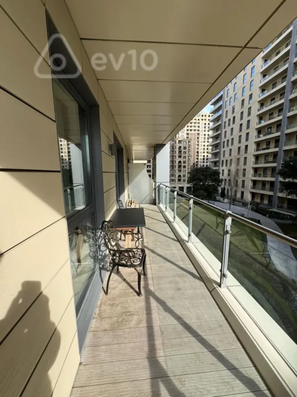 Kirayə verilir 3 otaqlı yeni tikili 135 m²