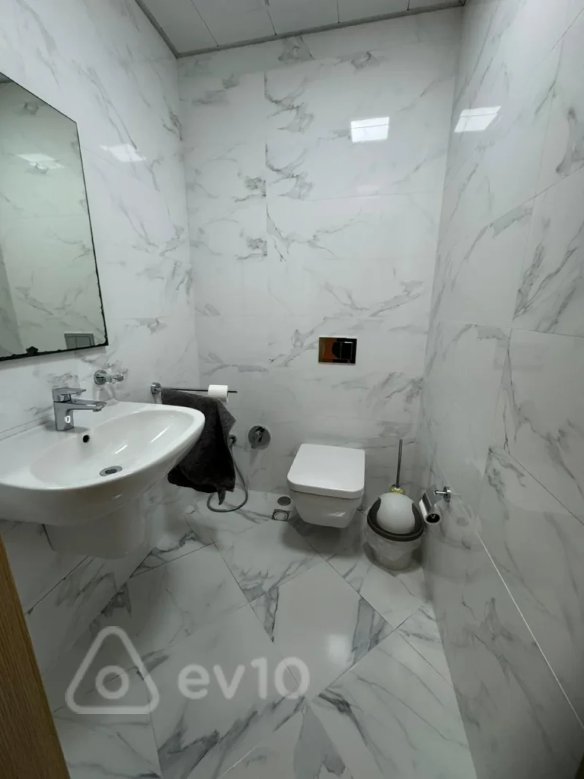 Kirayə verilir 3 otaqlı yeni tikili 135 m²