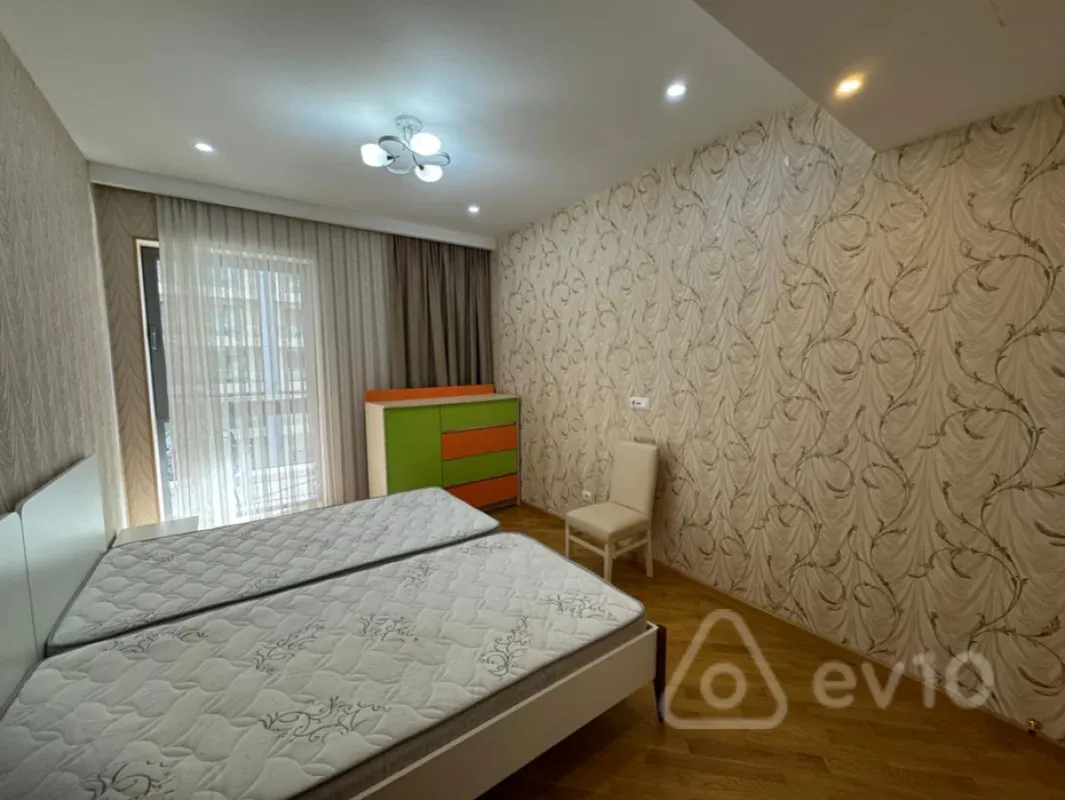 Kirayə verilir 3 otaqlı yeni tikili 135 m²