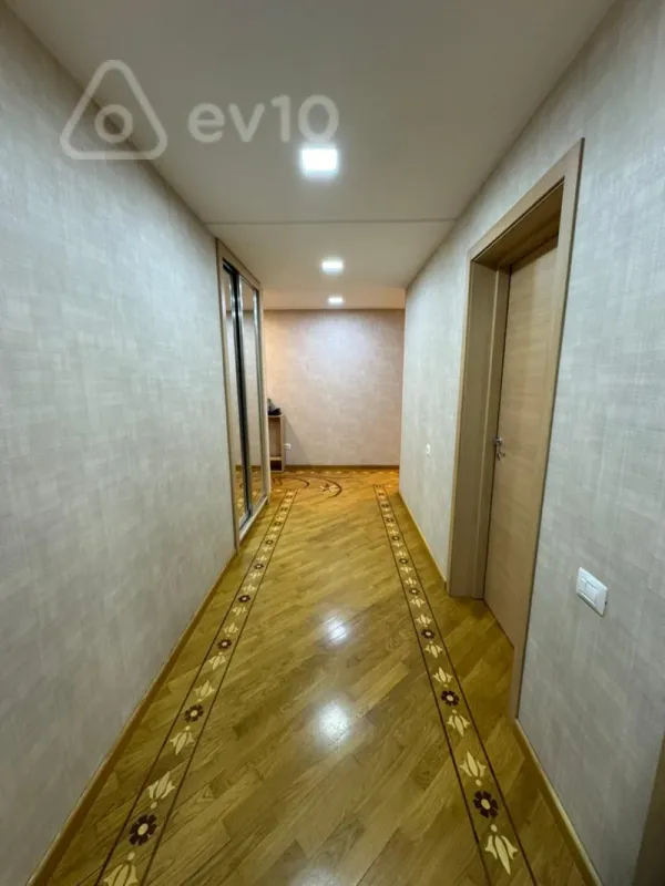 Kirayə verilir 3 otaqlı yeni tikili 135 m²