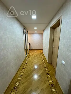 Kirayə verilir 3 otaqlı yeni tikili 135 m²