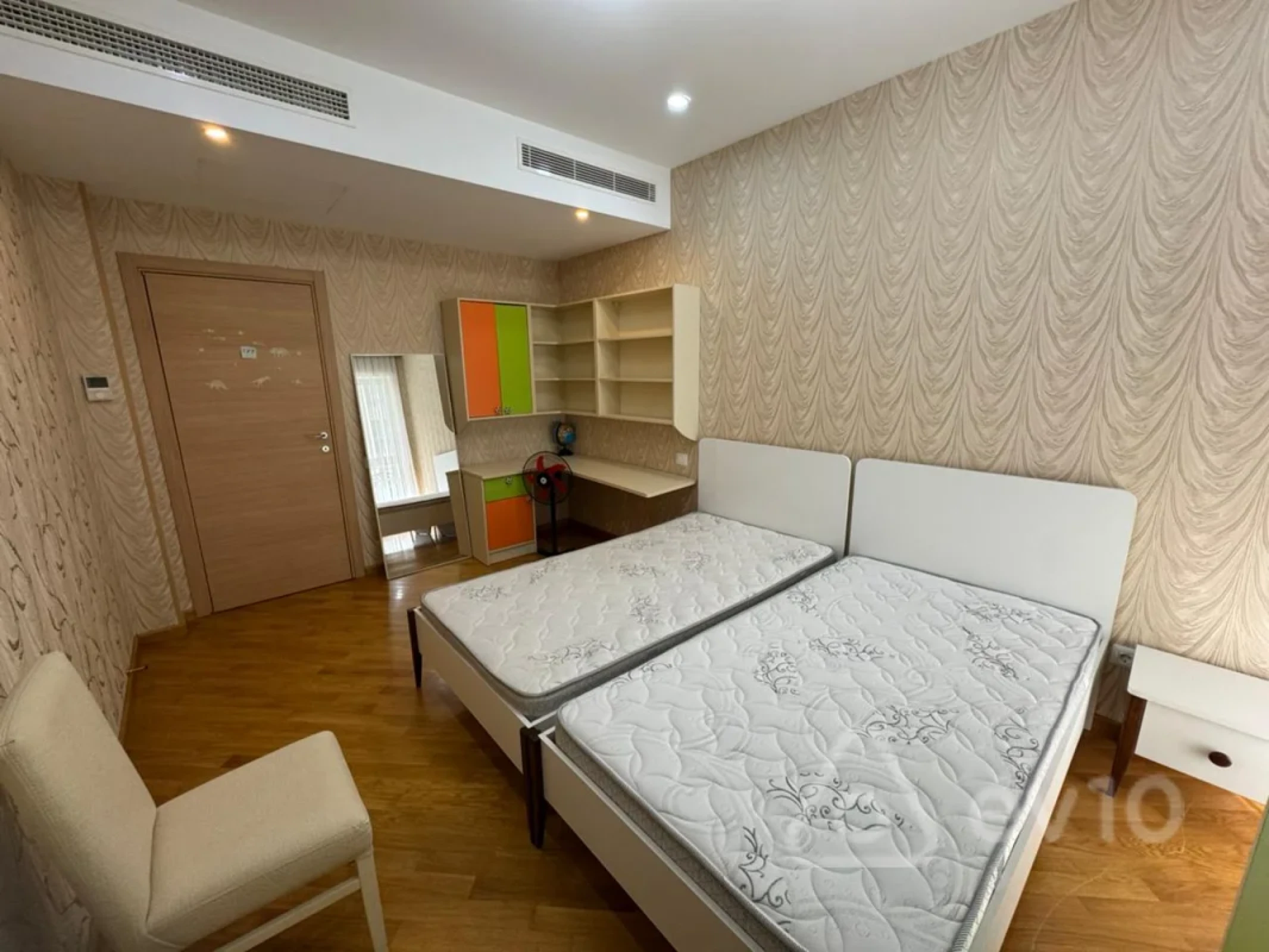 Kirayə verilir 3 otaqlı yeni tikili 135 m²