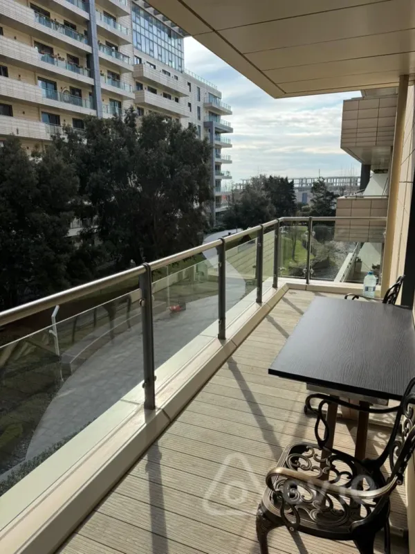 Kirayə verilir 3 otaqlı yeni tikili 135 m²