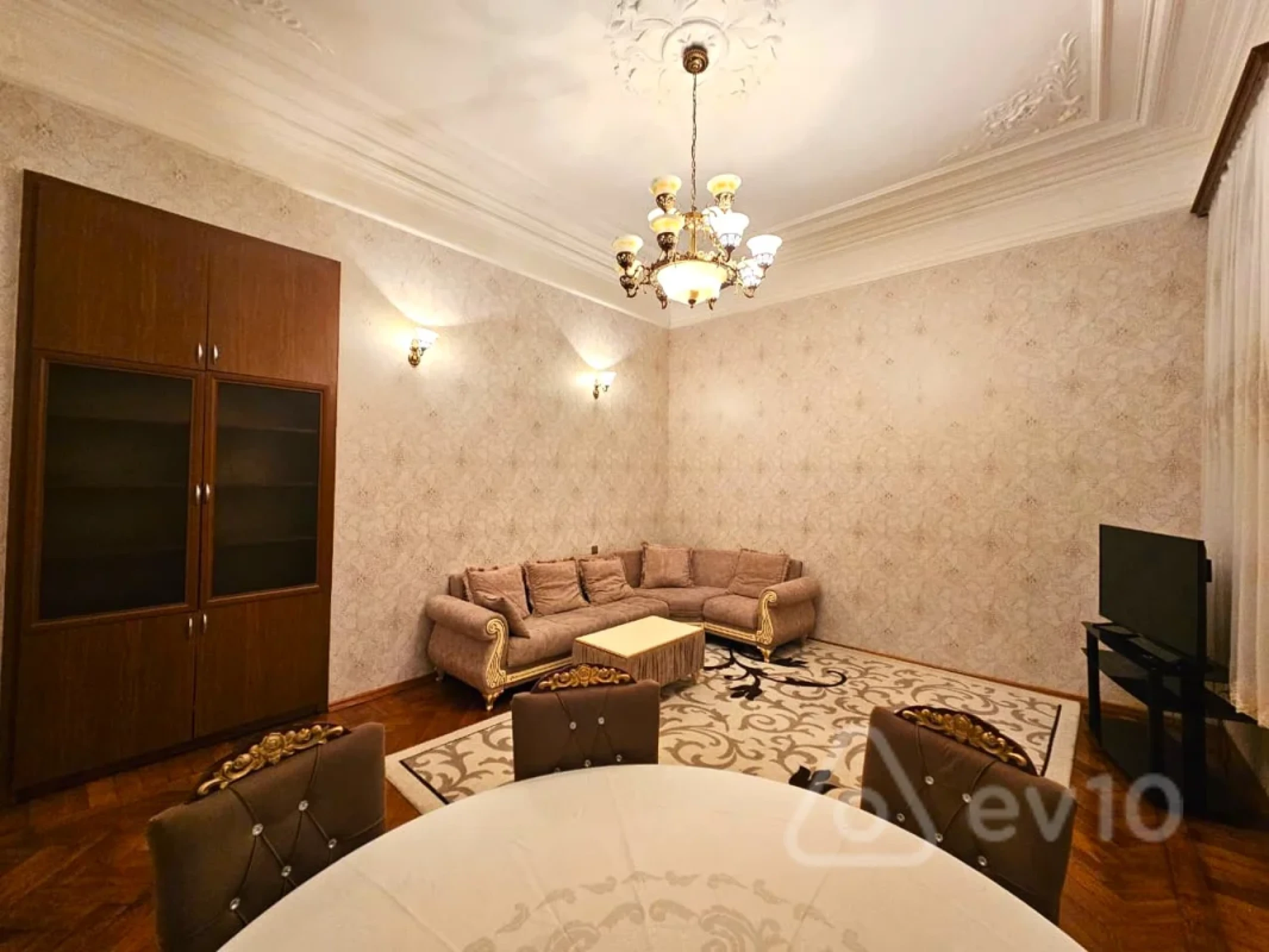 Kirayə verilir 4 otaqlı köhnə tikili 120 m²