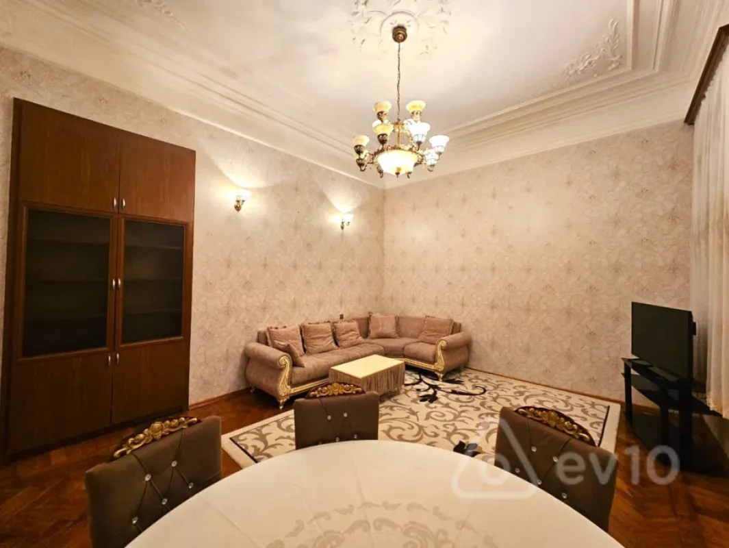 Kirayə verilir 4 otaqlı köhnə tikili 120 m²