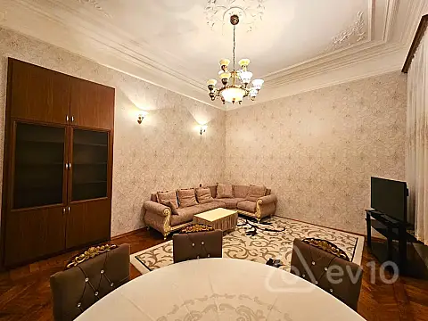 Kirayə verilir 4 otaqlı köhnə tikili 120 m²