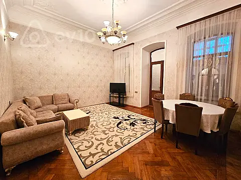 Kirayə verilir 4 otaqlı köhnə tikili 120 m² — Bakı, Səbail 4 otaq 120.00 m²