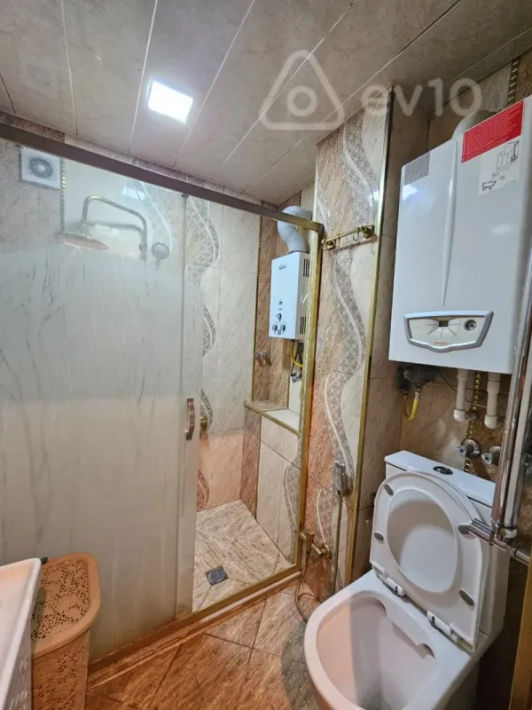 Kirayə verilir 4 otaqlı köhnə tikili 120 m²